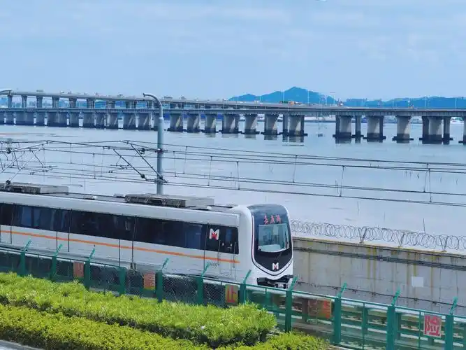 千与千寻同款海上地铁