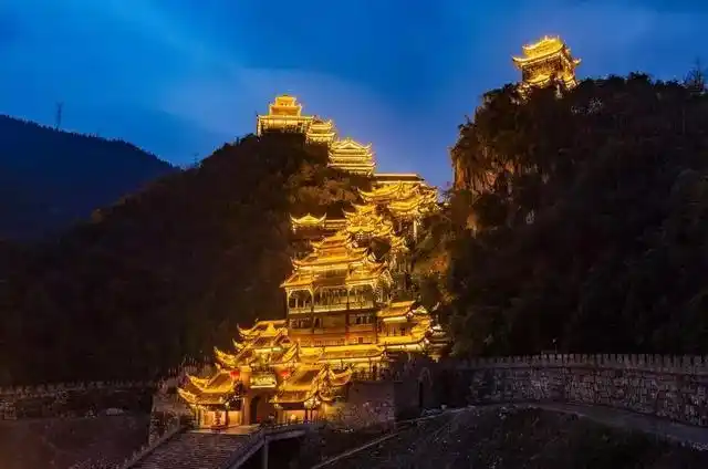 重庆 蚩尤九黎城的夜游景色,让你瞬间穿越千年!