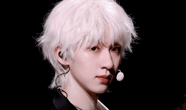 贺峻霖应援色=春海月明9192  9192春海月明=嘉陵水绿&镭射