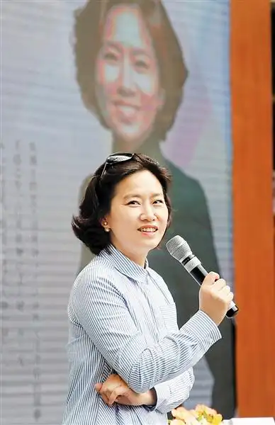 午间星闻|重庆妹儿史小诺,定期回重庆做头发;时隔十年再与周迅合作