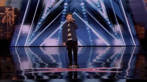 13岁的李成宇上美国达人秀展现惊人歌喉中文字幕