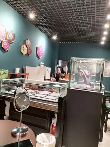 2020年10月2日在女儿的君珠宝工作室玩了半天,看了看周边环境及工作