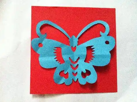 一两折剪纸我一口气剪了十九张呢看我剪的漂亮不漂亮请朋友欣赏.