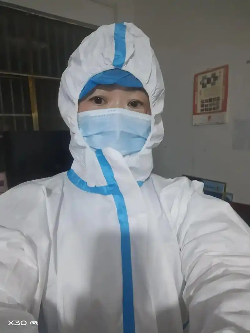 穿上防护服,体会到了医务工作者的辛苦!杜绝疫情,决战凌晨五点 - 抖音