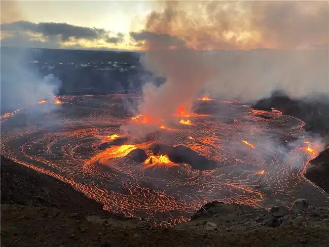 美国夏威夷基拉韦厄火山喷发