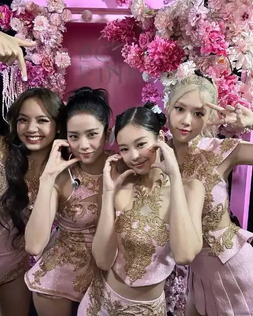 blackpink庆祝出道七周年,成员们发帖祝贺,续约依旧尚未确定_合同