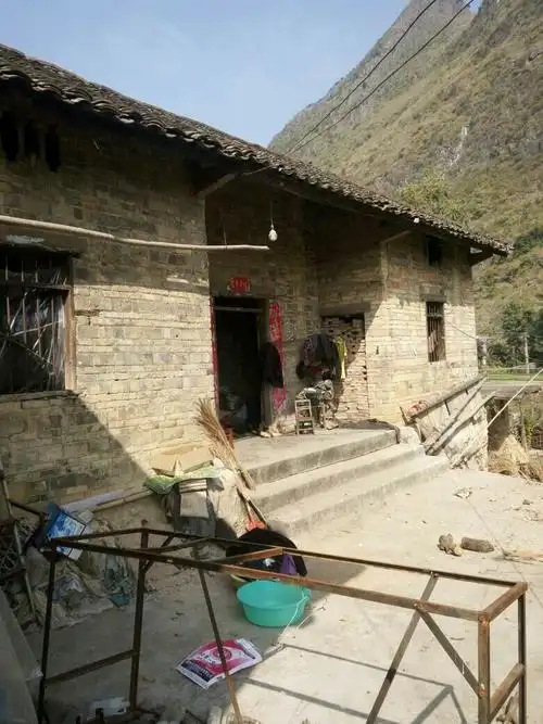 请问 国家对农村70年代老式房屋有何赔偿政策 结构:砖瓦 空间有楼板