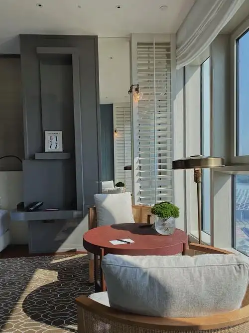 绅士俱乐部的日与夜—深圳湾安达仕酒店andaz shenzhen尊贵海景套房