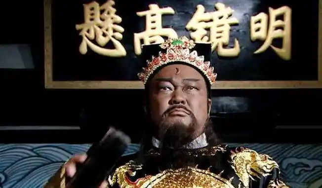 王朝马汉站两旁打一生肖 王朝马汉站两旁是指什么生肖