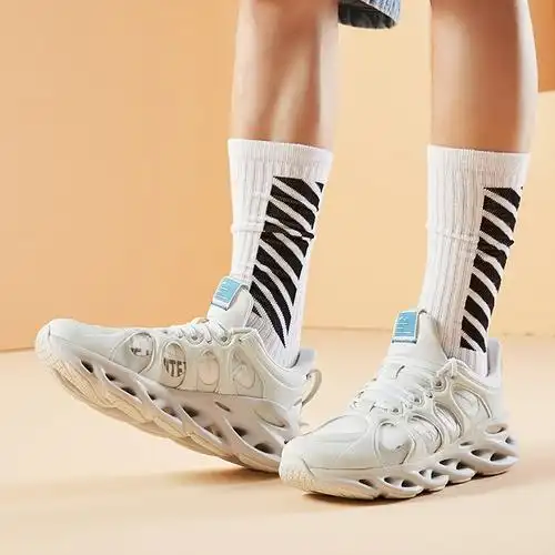 中国李宁秋冬ace纽约时装周走秀男女减震跑鞋跑步鞋