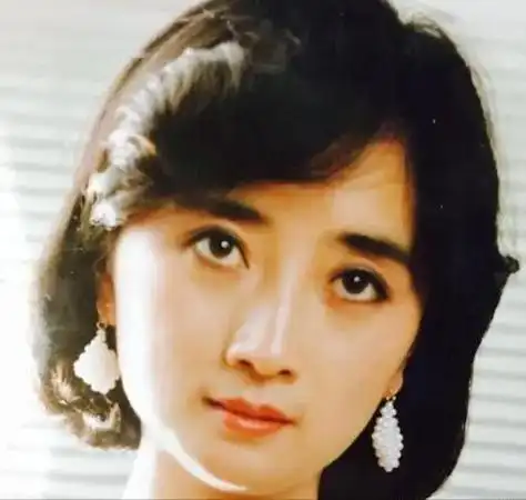 被红楼第一帅一眼相中陈剑月有多美这些照片是最好的证明