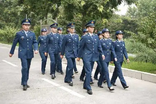 空军部队换装07式新军服[中国空军杂志社提供]