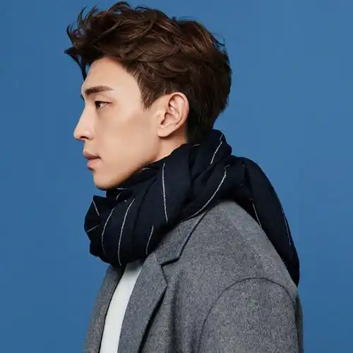 邓伦帅气侧脸文艺范_微信头像男图片_扣扣居