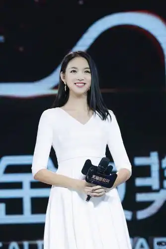 世界小姐张梓琳穿1400薄纱裙优雅又清新,网友:气质不得不服