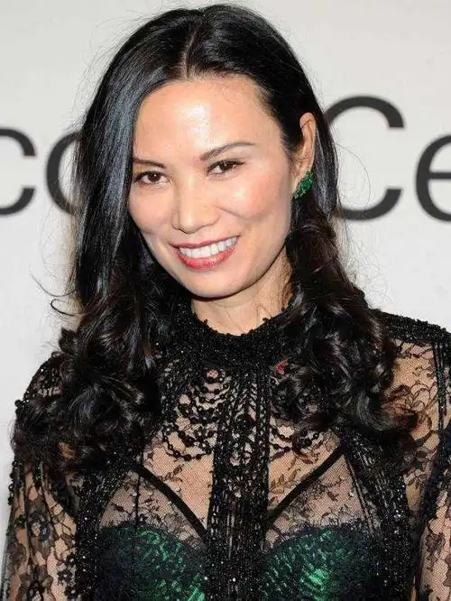 图解:邓文迪其貌不扬,为何屡得"金龟婿"