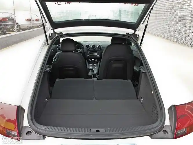 2013款奥迪tt双门45 tfsi 白色经典版