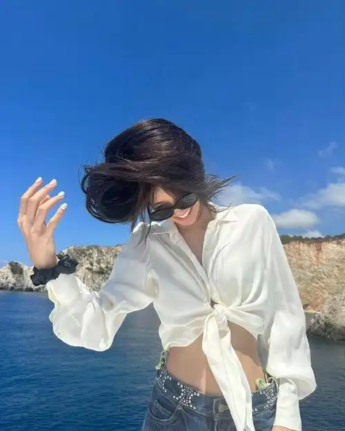 lisa穿泳装#好美的背影