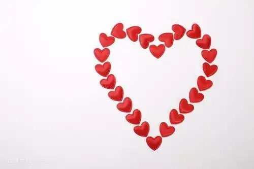 白底中间一个小爱心图