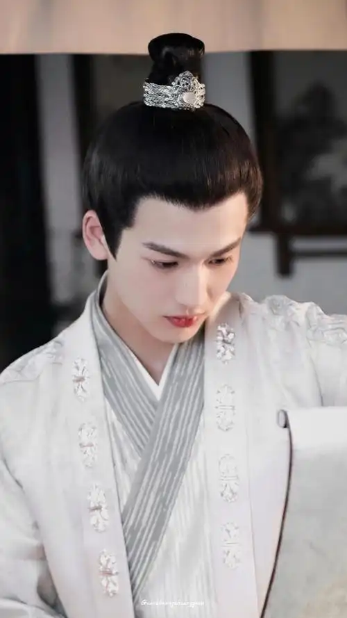 少女大人张凌赫真的太苏了