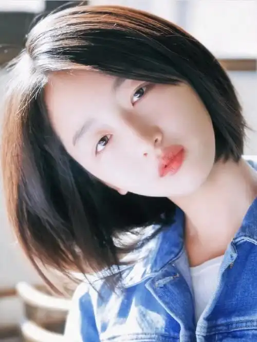 周冬雨远走高飞舞台好唯美##周冬雨紫色流光开叉裙