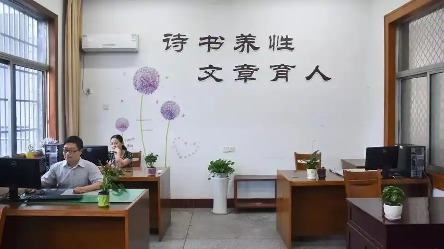 营造文明氛围,携手助力"创城"——宜兴中专举行文明办公室评比活动