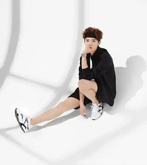 鹿晗代言防弹少年团同款运动鞋跑步鞋联名限量男鞋女鞋