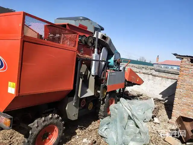 个人出售19年两垄四驱巨明玉米收割机