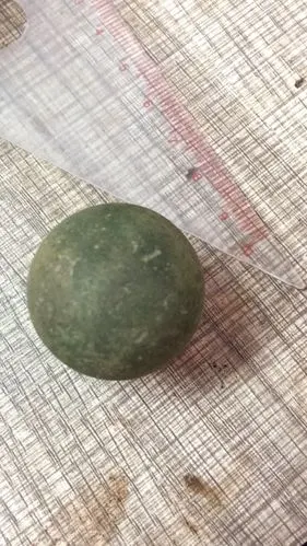 我今天捡了一个圆球的石头会透光请问是什么