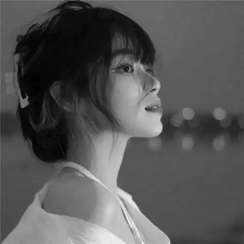 高冷范黑白女生头像