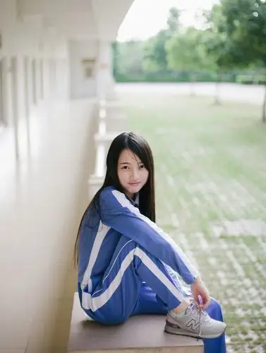 早起一睁开眼 班里女同学不见了