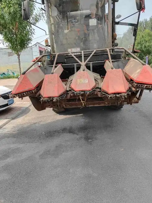 出售,2021年英虎玉米收割机,220马.#热门话题 - 抖音