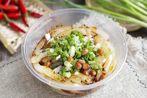 成都美食凉面炸土豆伤心凉粉