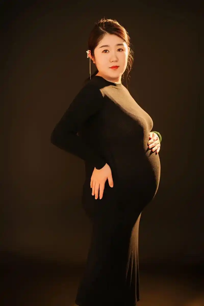 以我之身,孕你之子 肚开七层,骨开十指 身材走样,满脸孕斑