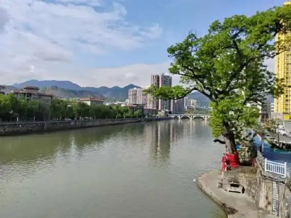 文明创建印江绿染邛江绽新颜