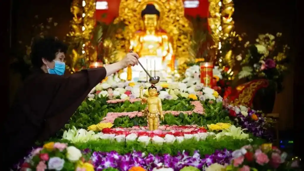 文殊院壬寅年四月初八举行浴佛节法会#我今灌沐诸如来,净智庄严 - 抖