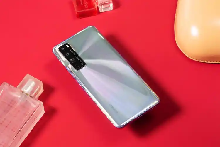 曲面自拍旗舰 华为nova7 pro报3599元