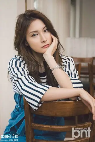 演员朴奎利拍bnt写真 优雅妩媚演绎魅力女人