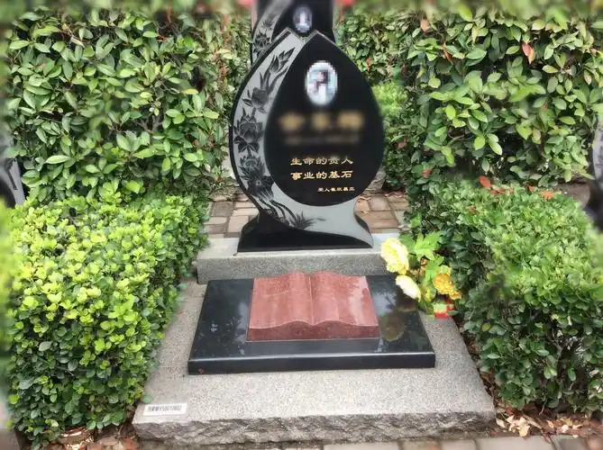 墓碑造型由传统走向小型化,雕刻技术要提升,墓葬理念也要转化!