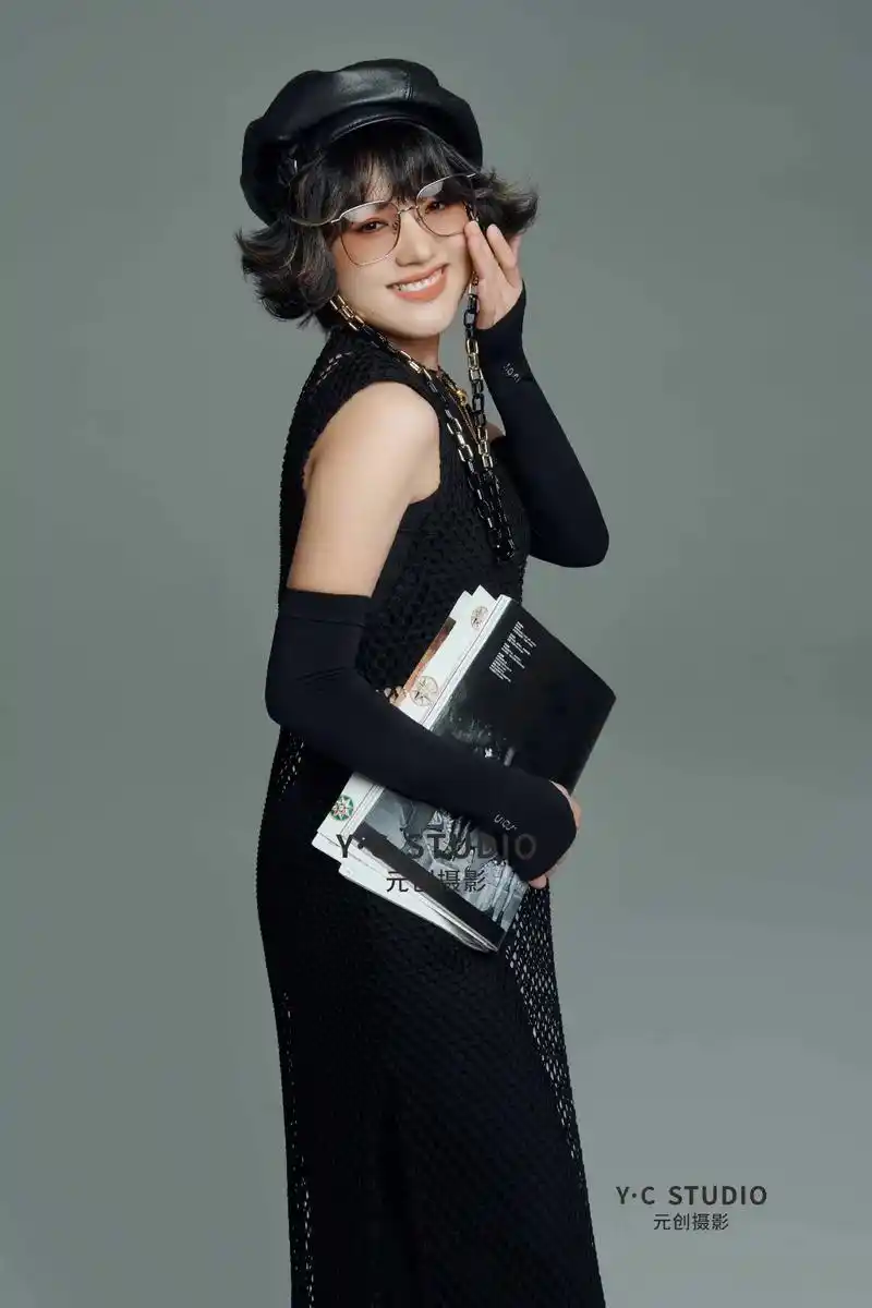 杂志女性时尚照