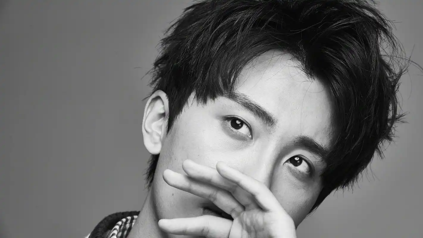 牛骏峰西装绅士轻熟写真图片桌面壁纸