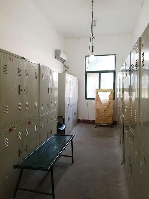 10月12日各工区更衣室卫生抽查情况