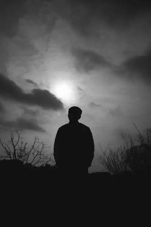 一段时间里,读过许多玄幻小说,在现实和理想中挣扎的主人公常有一句:"