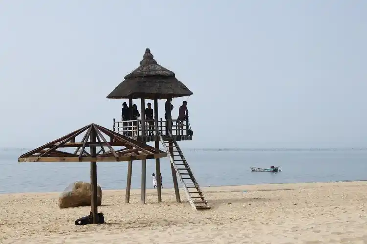 p>天成台度假村 /p> p>天成台度假村aaa级景点位于雷州乌石港港门