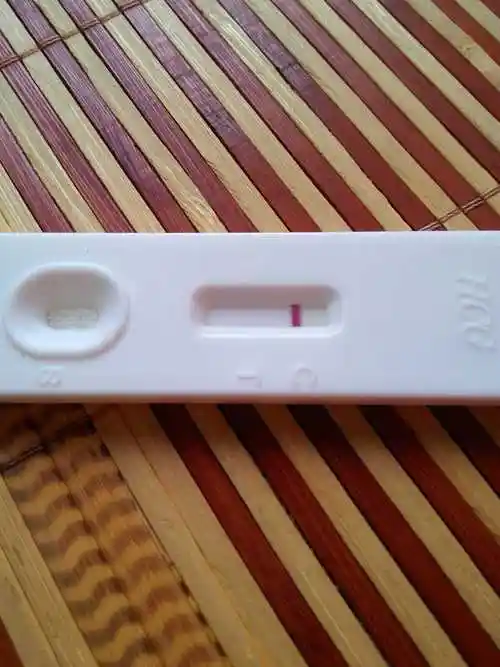 为什么早早孕有时有浅浅的印,有时又是白板?好疑惑