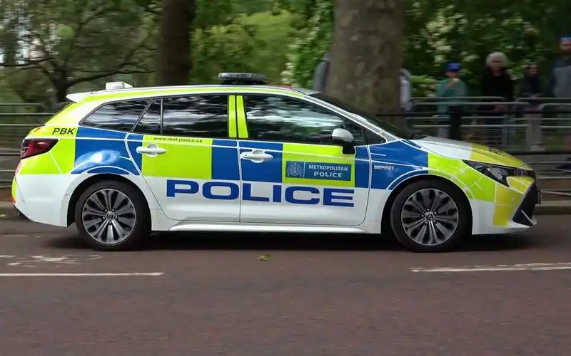 全新卡罗拉旅行版双擎警车 v90警车 英国大都会警察出警合集