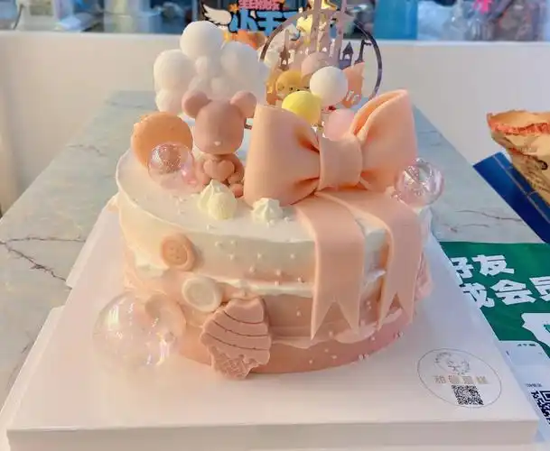 一个女孩十八岁成人礼蛋糕