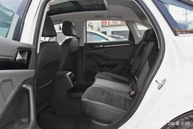 空间方面:速腾采用了大众的mqb平台进行研发,轴距和车身长度都进行了