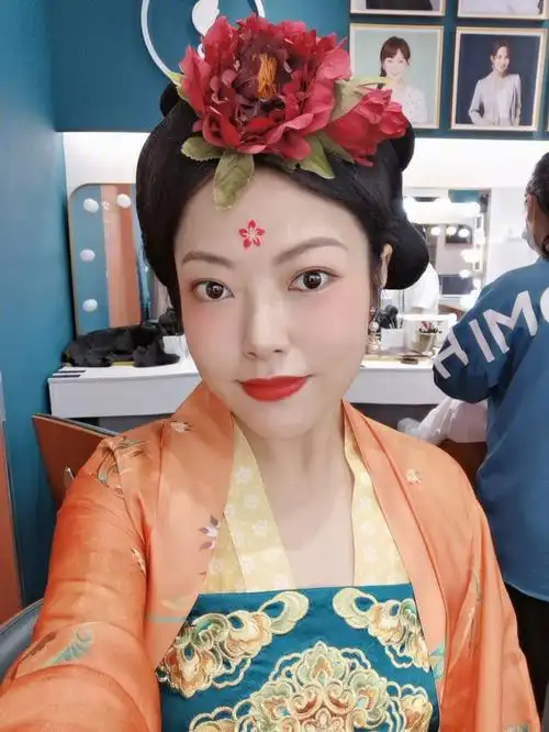 海马体国风照 今天还是唐朝小宫女 期待明天成片变身贵妃 哈哈哈哈