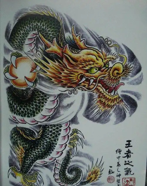 披肩龙半胛纹身