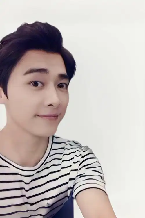 挑战每天按相册顺序发一张李易峰的照片